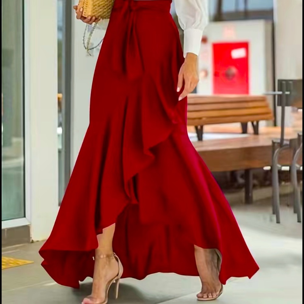 Red High Waist Casual Ruffle Asymmetrical Hem Maxi Skirt size L/XL NWT